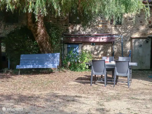 Arc en ciel | France, Dordogne, Sauveterre-la-Lémance - gîte / cottage Sous le saule pleureur.
