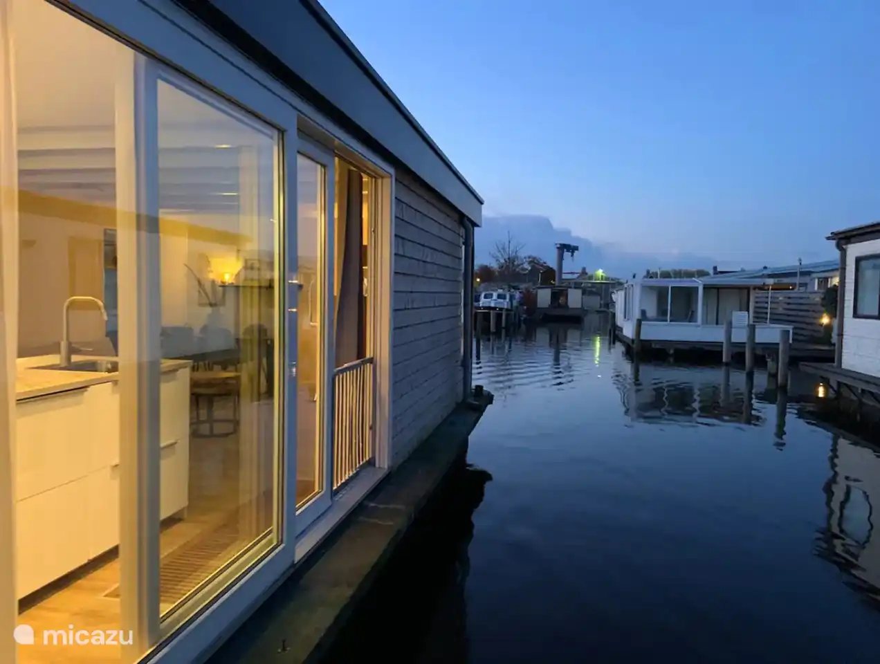 Außerhalb des Wasserlofts