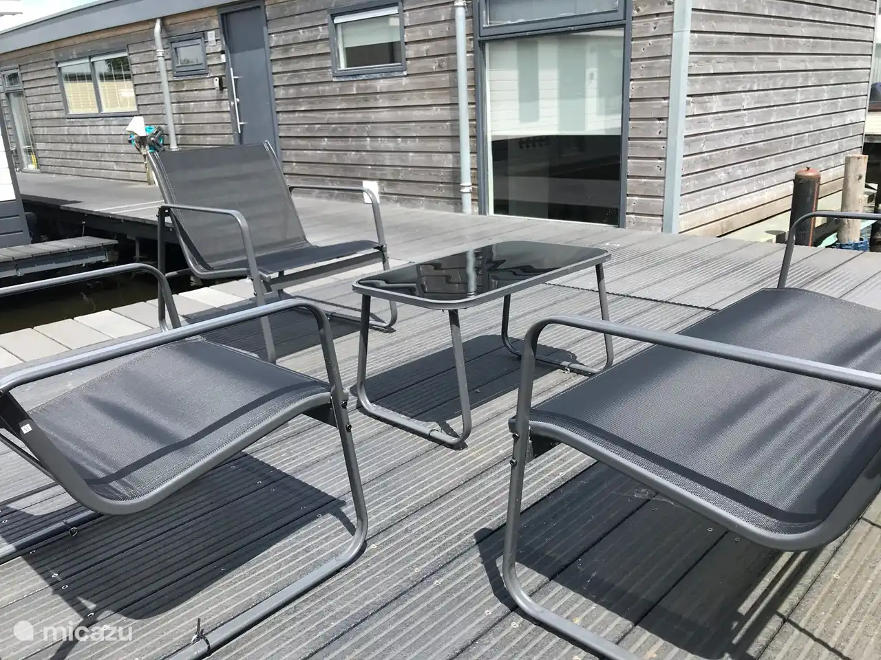 Terrasse (von April bis Oktober)