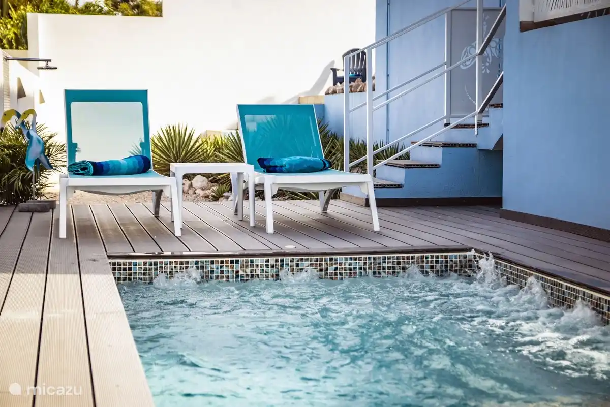 Heerlijk relaxen in de semi-jacuzzi