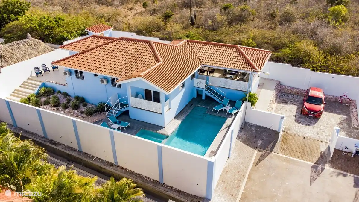 Drone overzicht villa Caribbean Blue op woonresort Marbella Estate, Jan Thiel ( Oost)