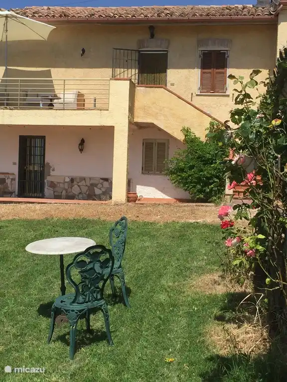 share Bilder von Villa San Vitale SOTTO Eingang und Terrasse im Obergeschoss SOPRA