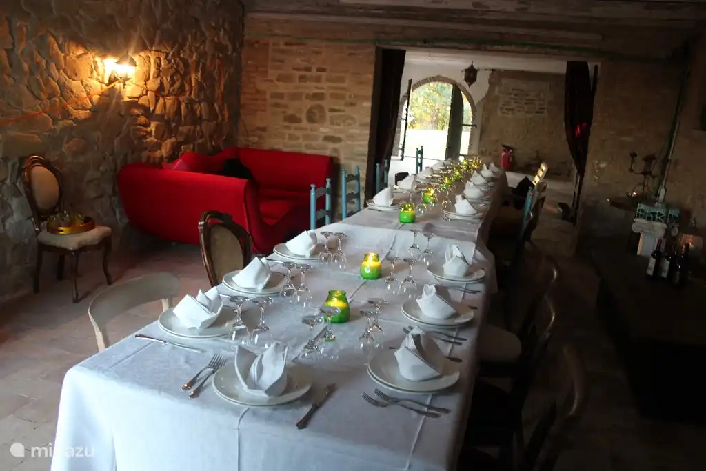 Die Kantine ist auch außerhalb der Mietvertrag für private Feiern genutzt