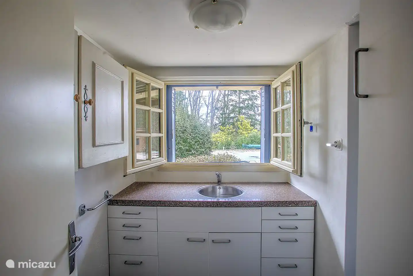 Sommerküche inkl. Induktionskochfeld und großem Kühlschrank