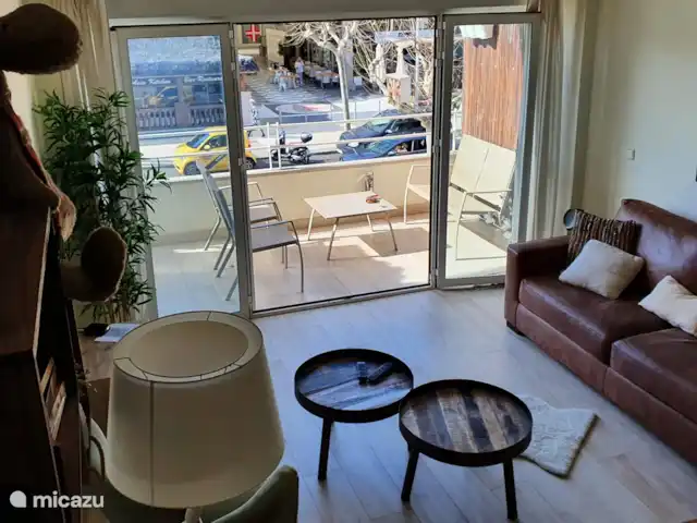 Albirelax | Espagne, Costa Blanca, Albir - appartement séjour avec portes-fenêtres et grande terrasse avec salon de jardin etc.
