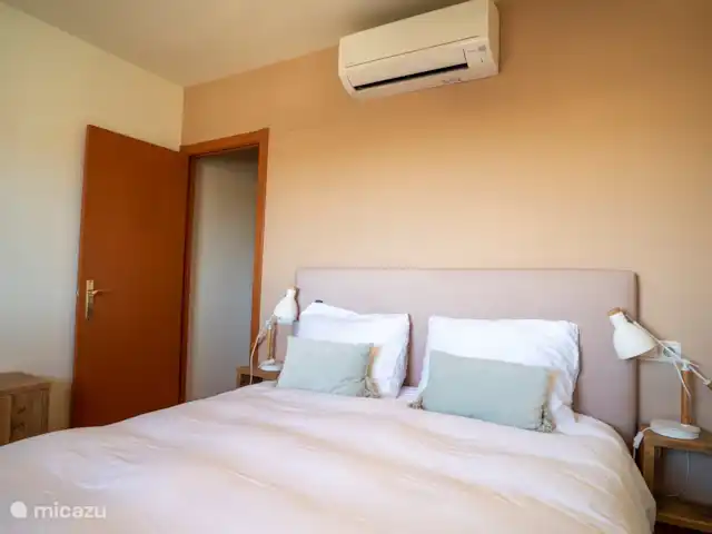 Albirelax | Espagne, Costa Blanca, Albir - appartement chambre principale avec porte vers hall/salle de bain/vers 2ème chambre et climatisation