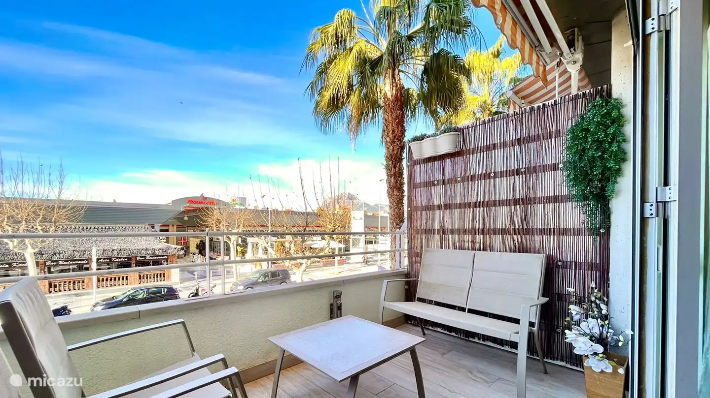 large south-facing terrace on the 1st floor