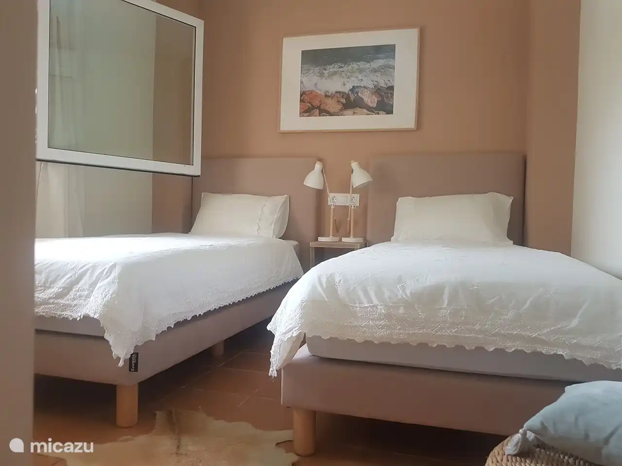 guest room double thick box spring mattresses of 90x200 cm each with air conditioning and window with shutter