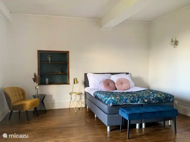 Château de la Combe huren in Frankrijk, Allier, La Celle - landhuis / kasteel Slaapkamer op de tweede verdieping met comfortabel queensize bed