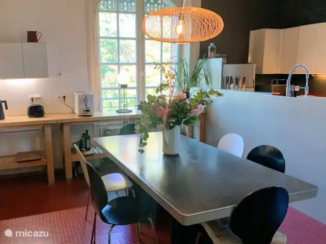 Château de la Combe huren in Frankrijk, Allier, La Celle - landhuis / kasteel Eettafel in de ruime keuken