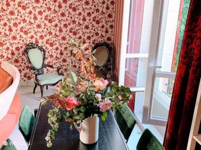 Château de la Combe huren in Frankrijk, Allier, La Celle - landhuis / kasteel Spelletjestafel en zitje in de bibliotheek