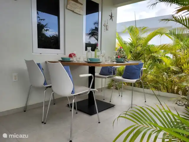 Location de Vacances Curaçao, Curaçao-Centre, Santa Maria, bungalow - Bungalow La Villetta Curaçao La terrasse avec table à manger