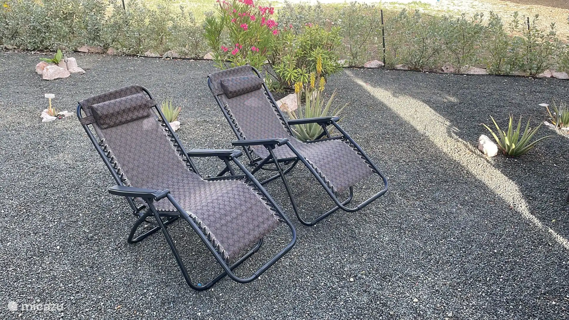 Des chaises longues pour le farniente