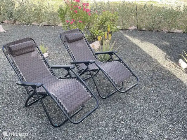 Location de Vacances Curaçao, Curaçao-Centre, Santa Maria, bungalow - Bungalow La Villetta Curaçao Des chaises longues pour le farniente