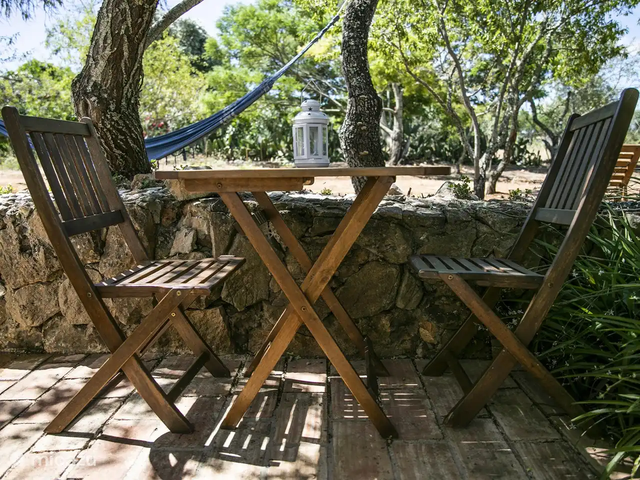 Das Zimmer hat zwei Terrassen