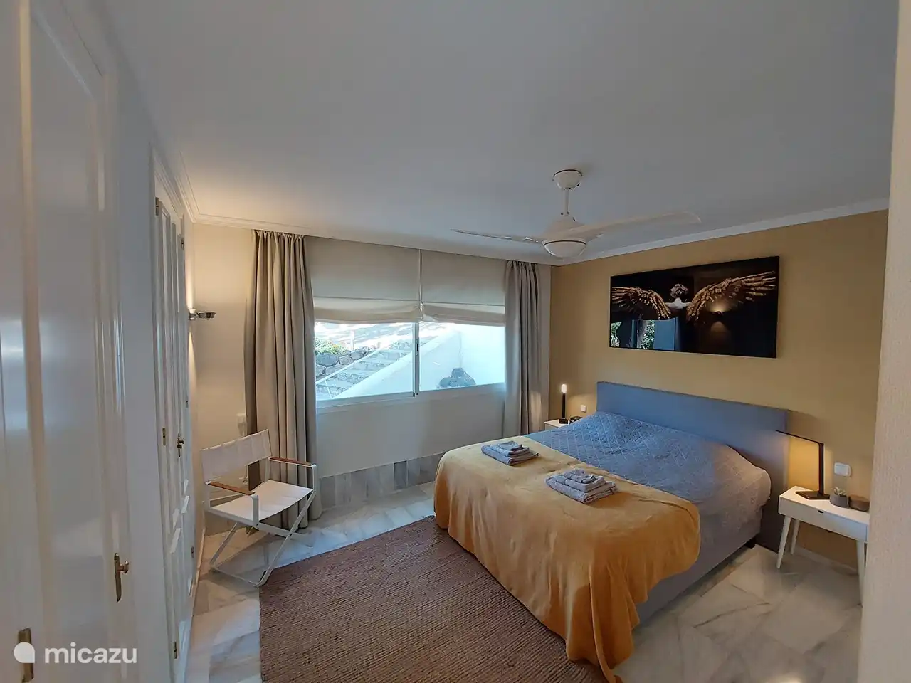 Schlafzimmer mit zwei Einzelbetten, die zusammen oder getrennt genutzt werden können. Auch mit eigenem Bad