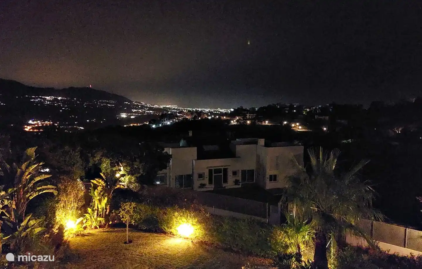 Blick von der Terrasse am Abend