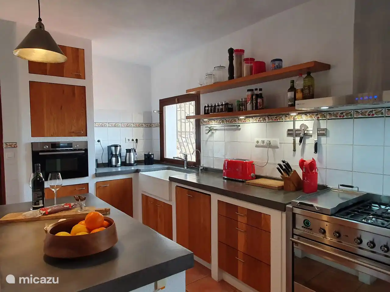 Küche mit Zubehör, einschließlich Geschirrspüler