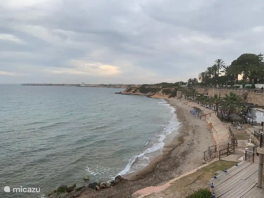 Playa Boulevard Punta Prima con Club de Playa y Restaurantes 