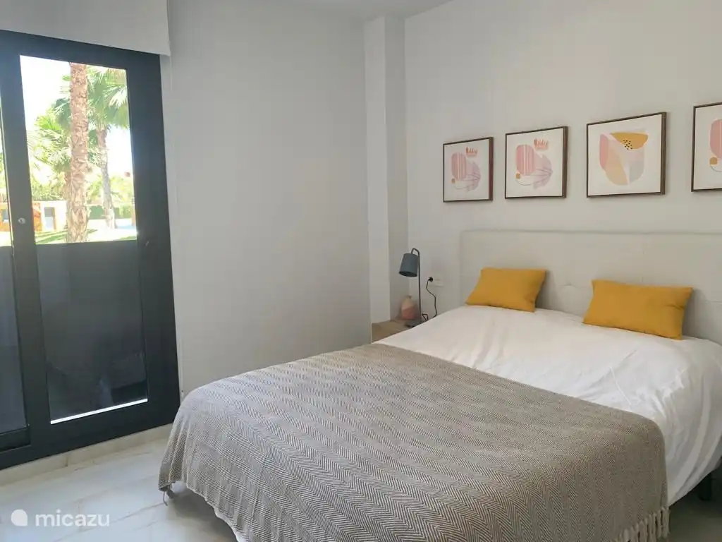 Dormitorio principal con baño privado