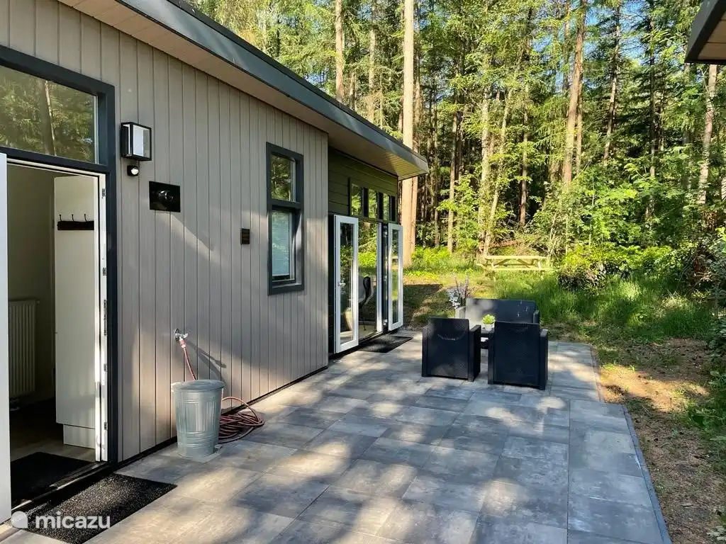 Übersicht Chalet mit Garten