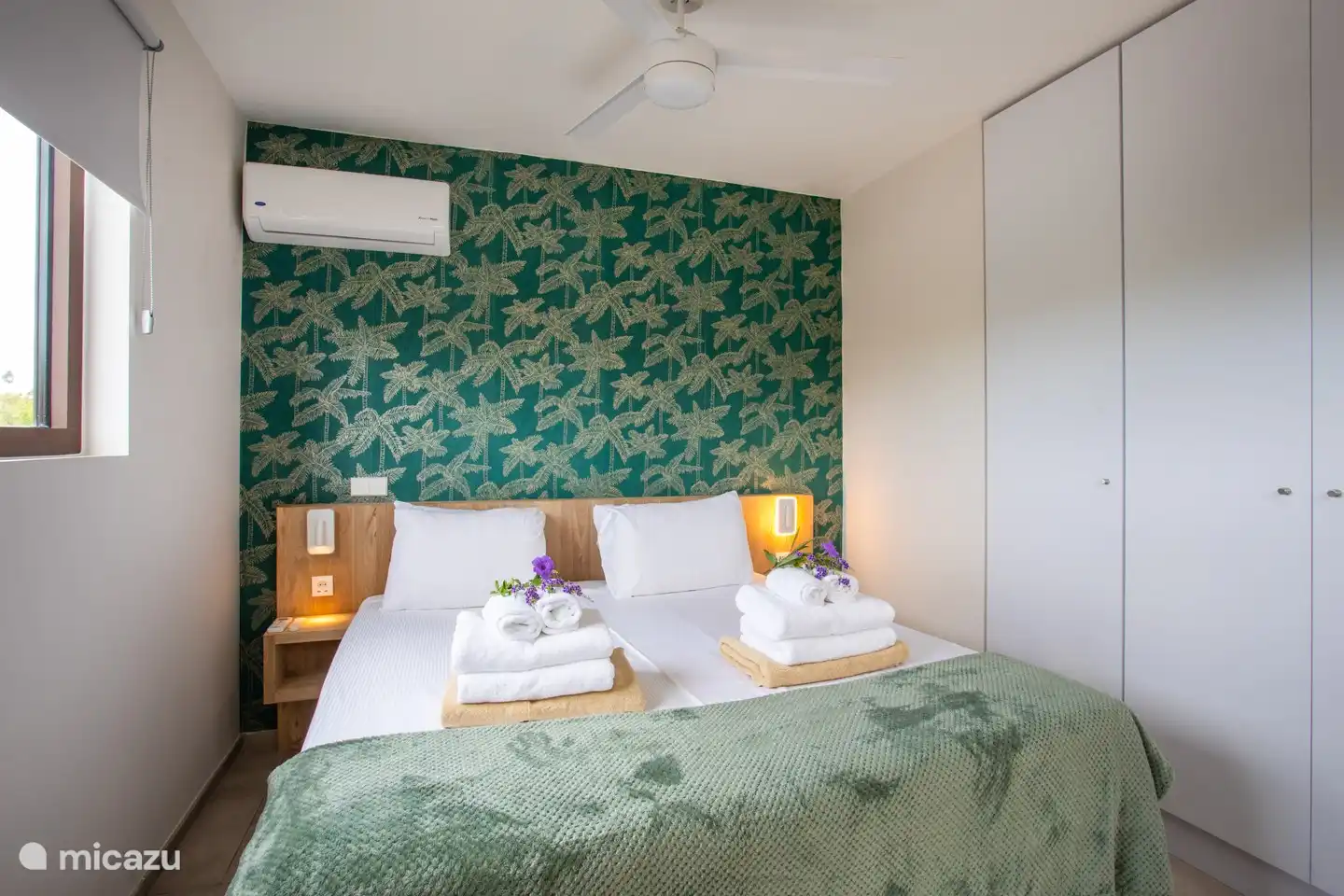 Master slaapkamer met a/c en prive badkamer