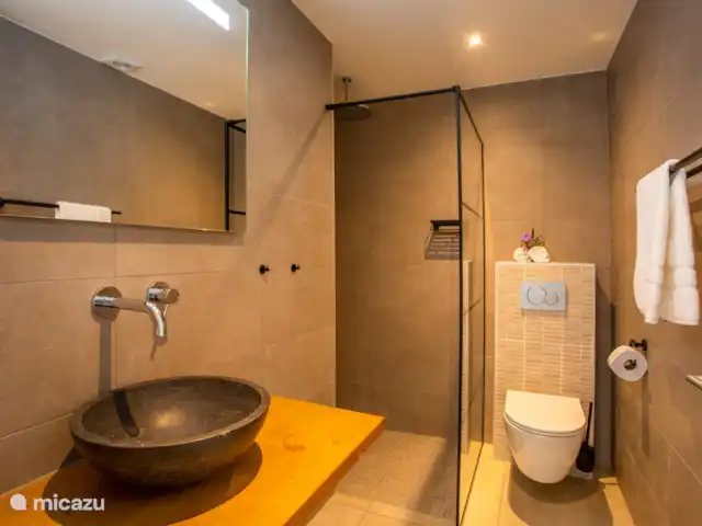 Jan Sofat LUX A09, rez-de-chaussée | Curaçao, Banda Ariba (est), Jan Sofat - appartement Salle de bain chambre parentale