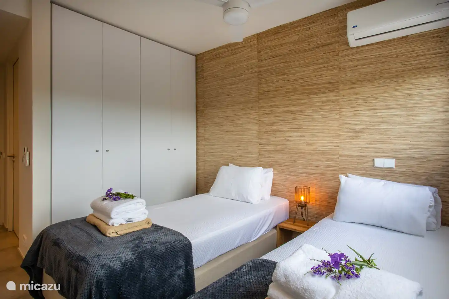 Gasten slaapkamer met a/c en prive badkamer