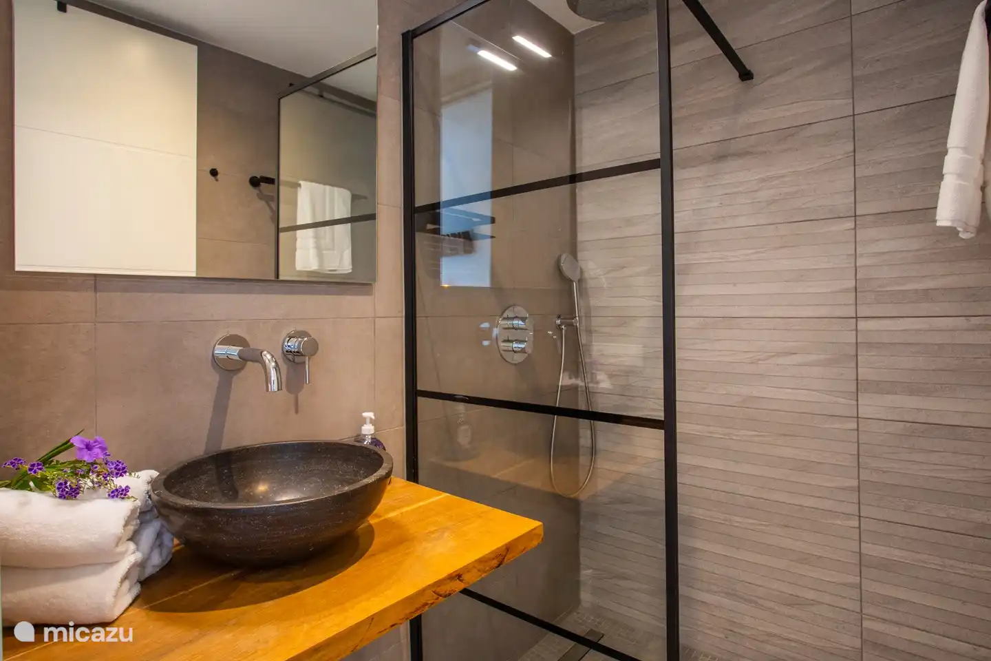 Badkamer gasten slaapkamer