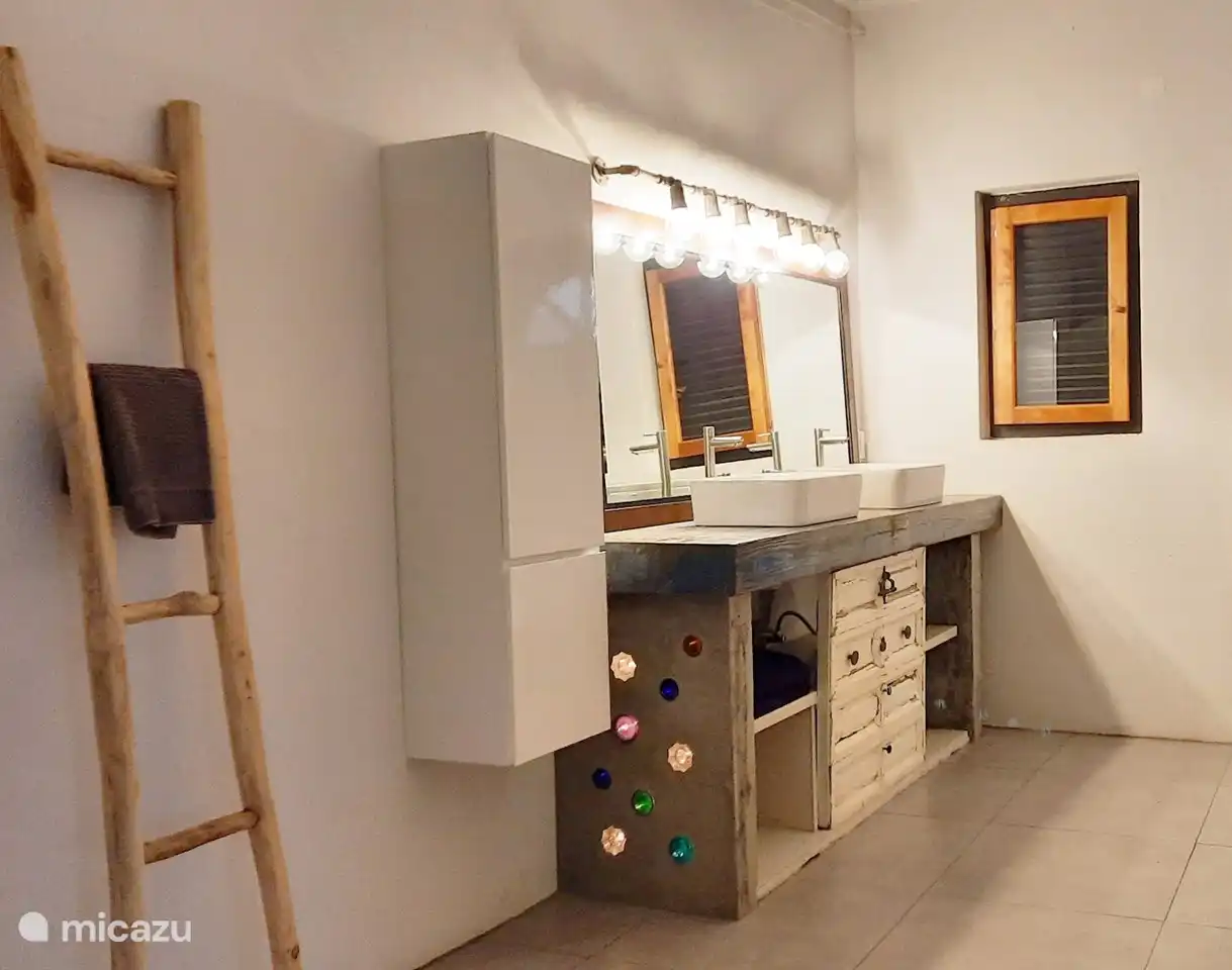 Badkamer aansluitend bij slaapkamer 1