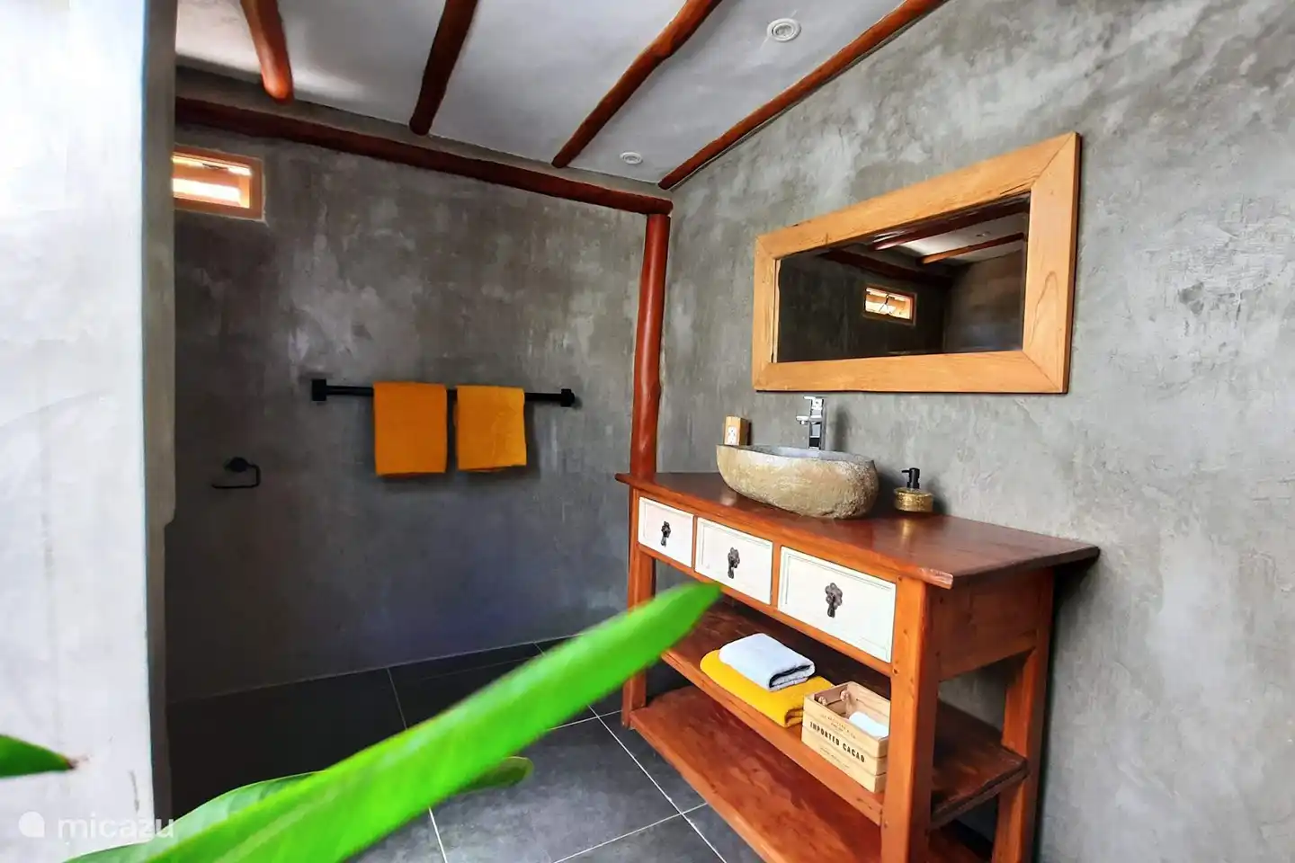 Badkamer aansluitend bij slaapkamer 4