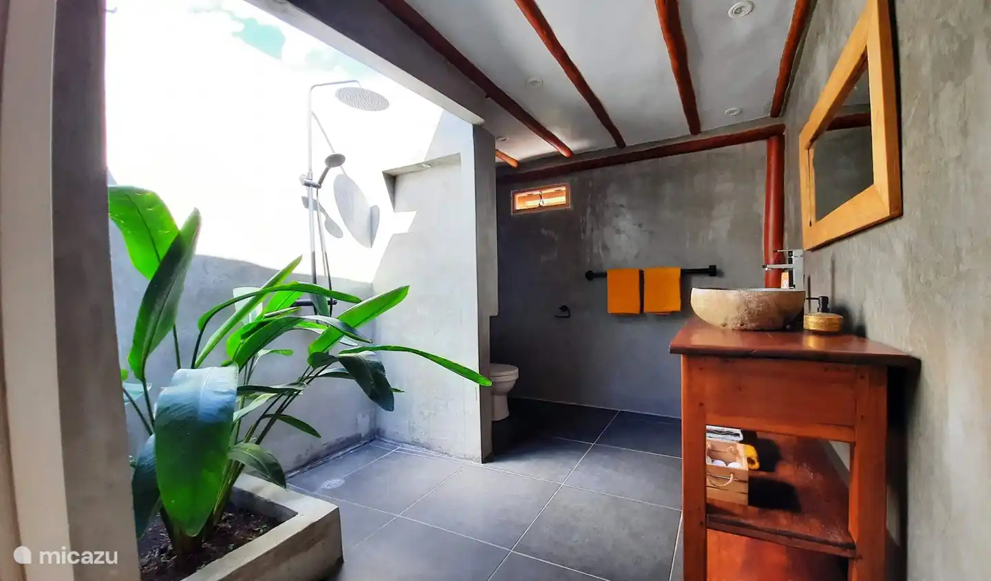 Badkamer aansluitend bij slaapkamer 4