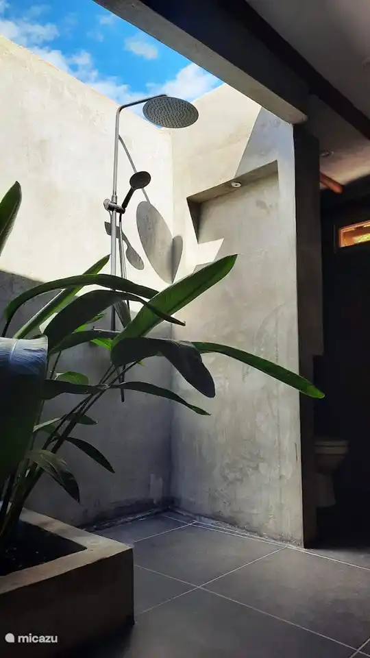 Badkamer aansluitend bij slaapkamer 4