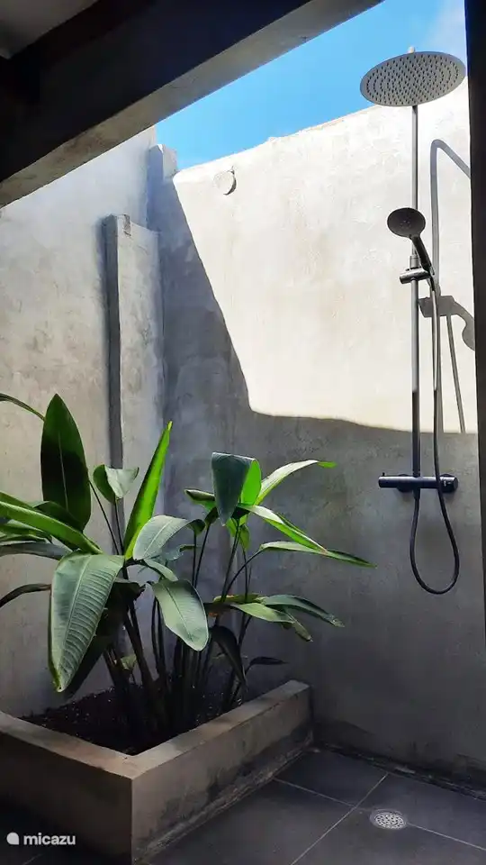 Badkamer aansluitend bij slaapkamer 4