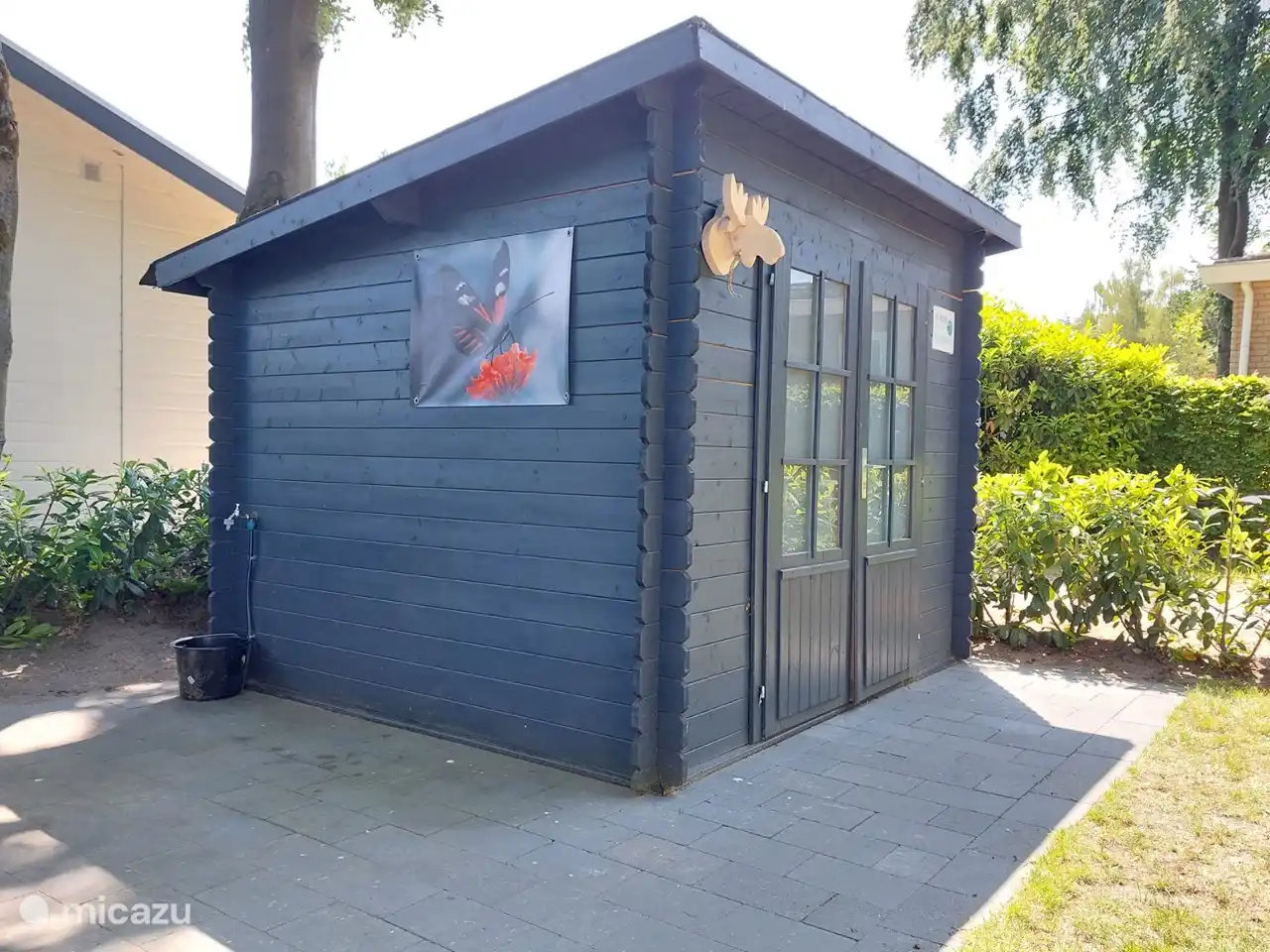 Geräumiger Schuppen, Sie können Ihr Fahrrad gerne von zu Hause mitbringen. Im Schuppen gibt es eine Steckdose zum Aufladen der Fahrradbatterie.