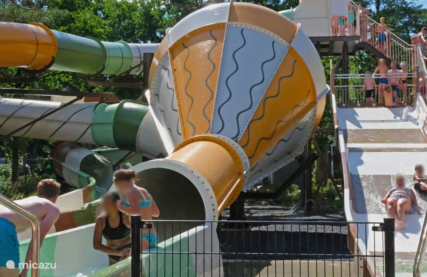 Herausfordernde Rutschen für stundenlangen Wasserspaß.