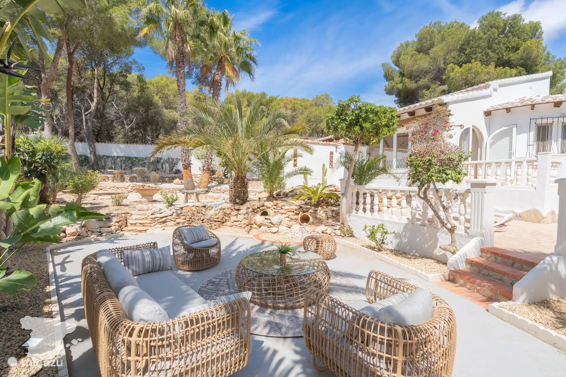 Idyllischer mediterraner Garten