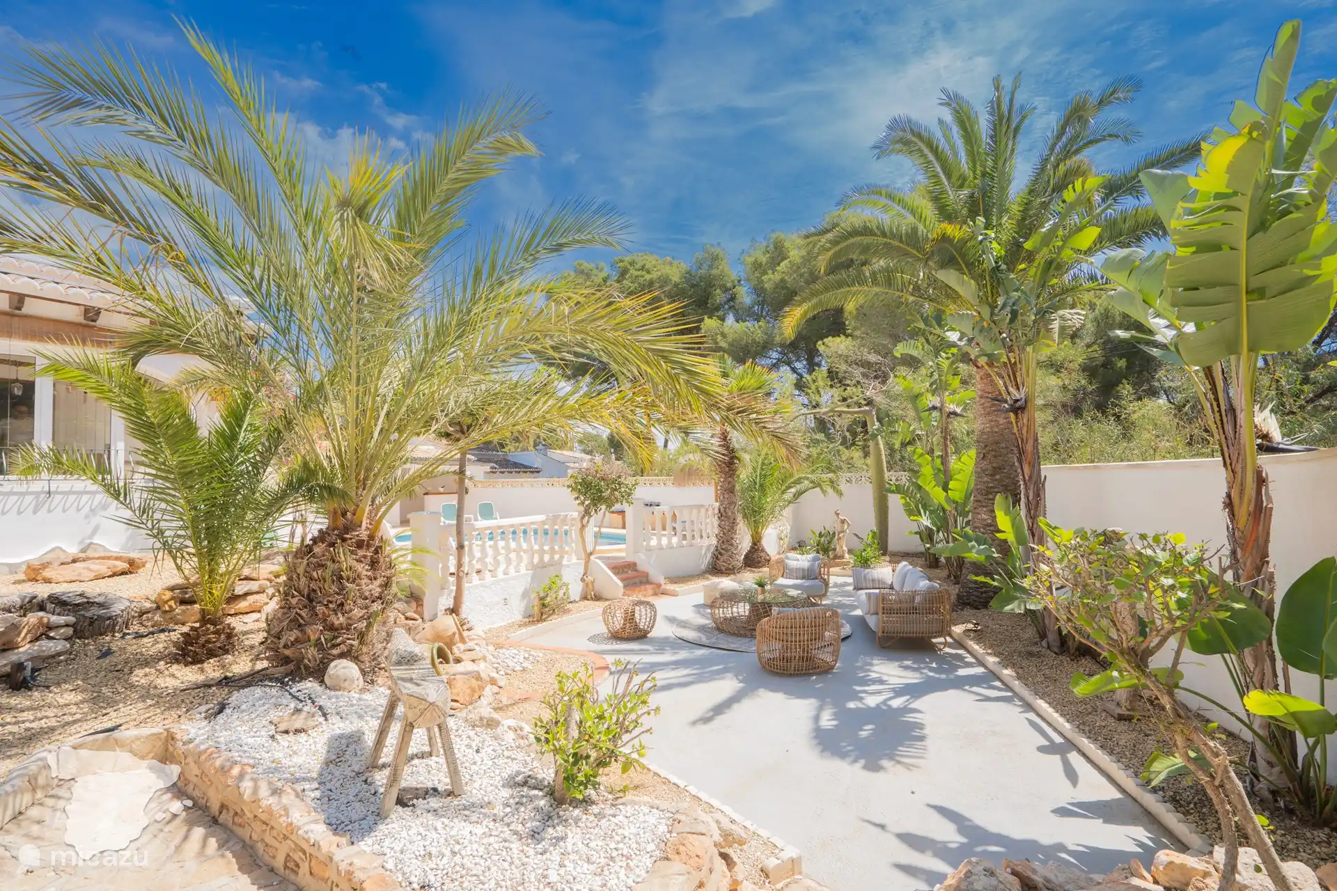 Idyllischer mediterraner Garten