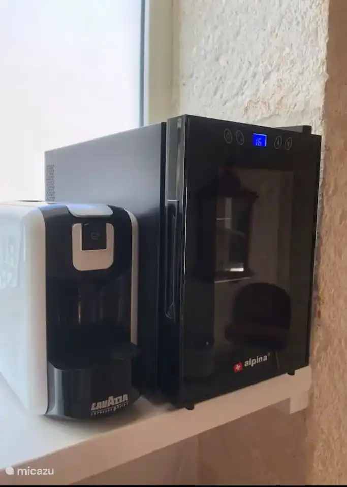 Kaffeemaschine + Wasserkocher und Kühlschrank