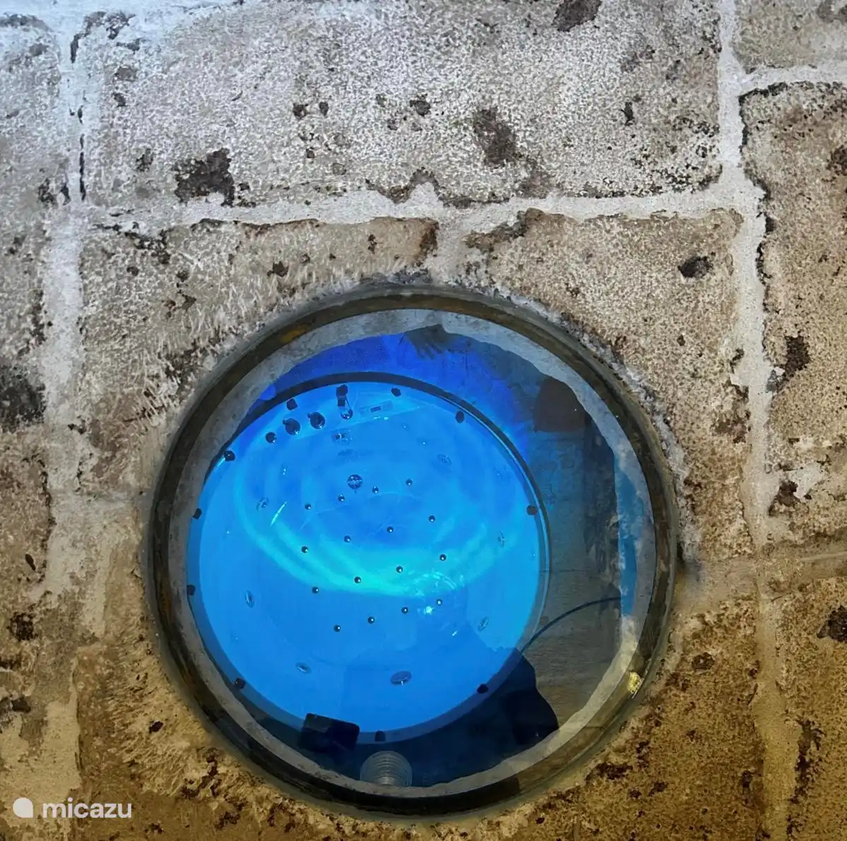 Blick durch den Whirlpool