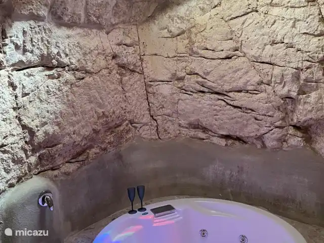 apartamento en Italia, Apulia, Ostuni – Amarcord spa privado Ostuni Jacuzzi con cromoterapia