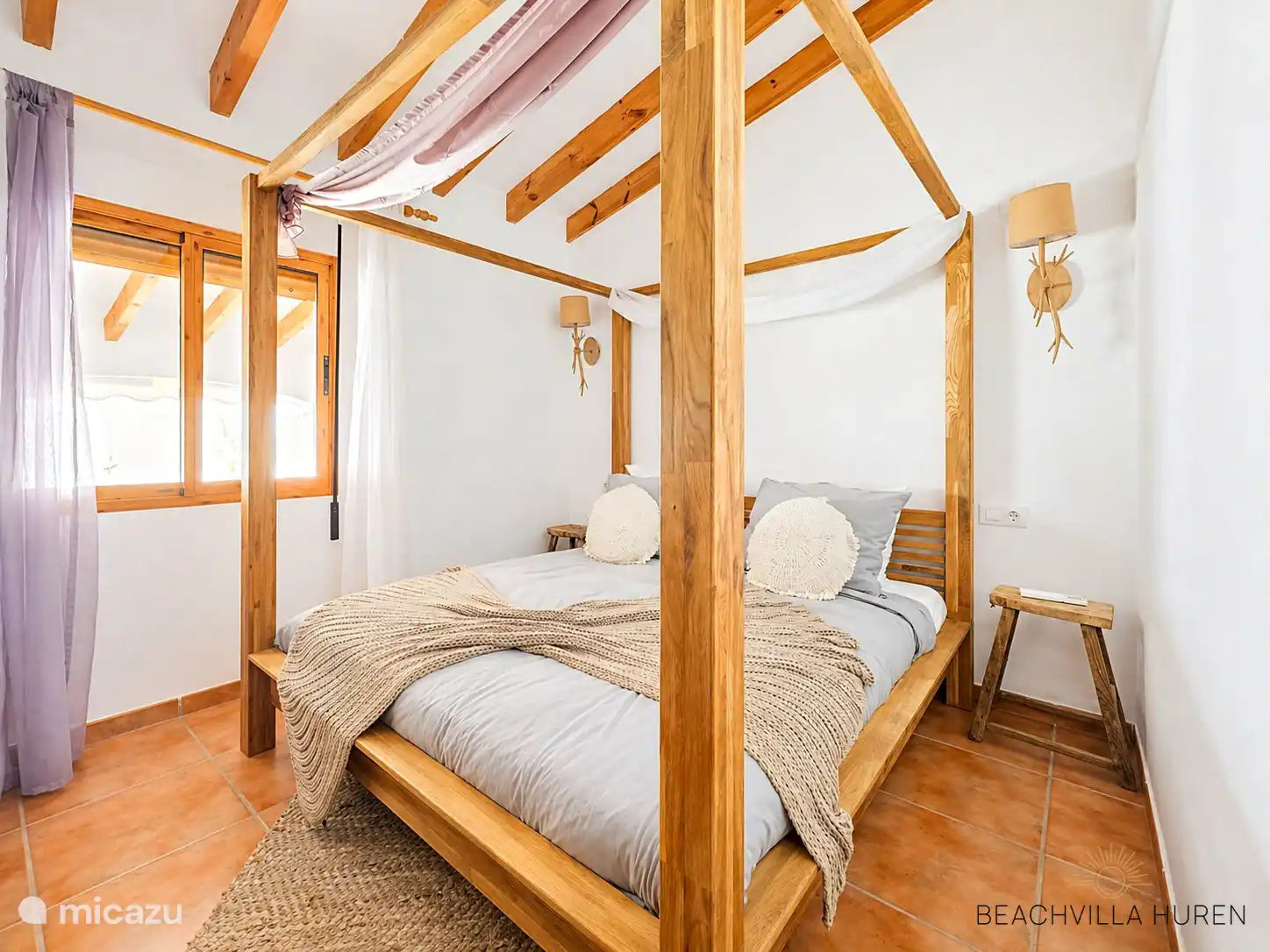 The four-poster bedroom
