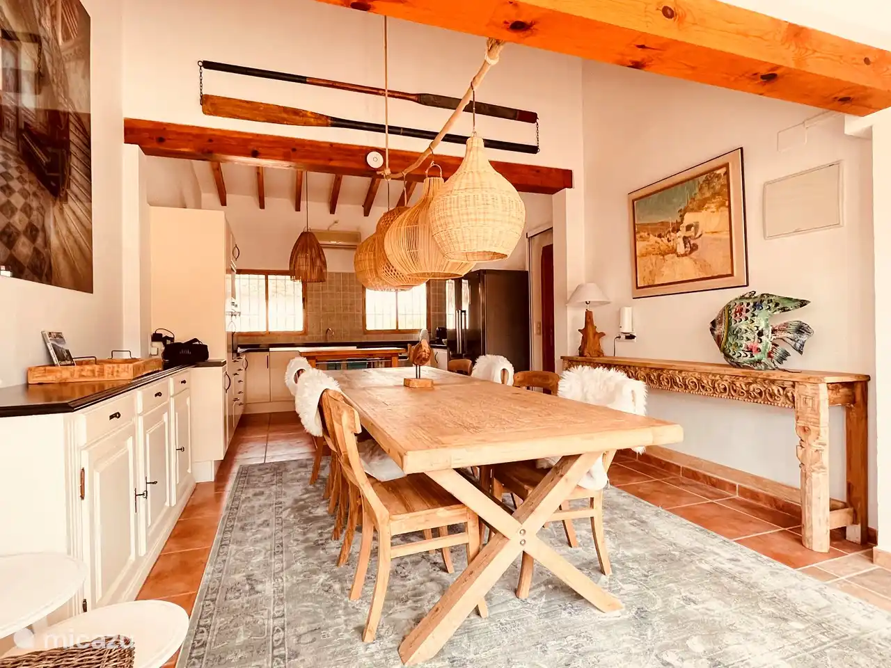 Geschmackvoll eingerichtete Wohnküche.