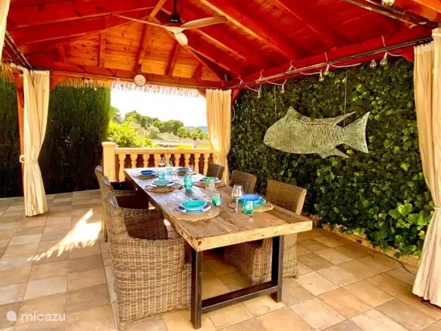 Luxury Lounge Villa Moraira Beach huren in Spanje, Costa Blanca, Moraira - villa Sfeervol en schaduwrijk eten onder de pergola.