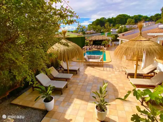 Luxury Lounge Villa Moraira Beach huren in Spanje, Costa Blanca, Moraira - villa Comfortabele ligbedden in de zon of in de schaduw.