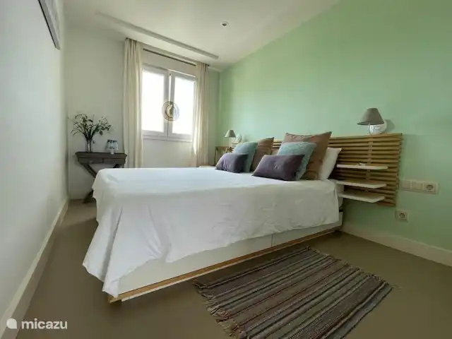 PENTHOUSE AAN DE BEACH huren in Spanje, Costa Blanca, Jávea - appartement Tweede slaapkamer met mooi uitzicht op de bergen.
