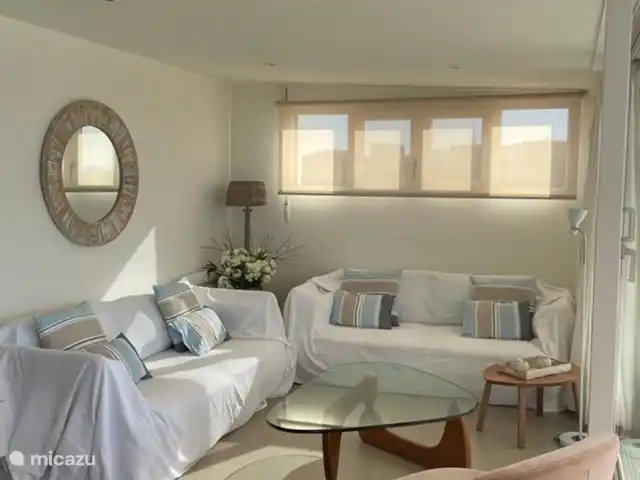 PENTHOUSE AAN DE BEACH huren in Spanje, Costa Blanca, Jávea - appartement Gezellige living met Smart tv : mogelijk om alle tv-kanalen te bekijken worldwide.