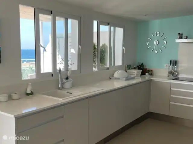 PENTHOUSE AAN DE BEACH huren in Spanje, Costa Blanca, Jávea - appartement De keuken is handig aan het terras gelegen.