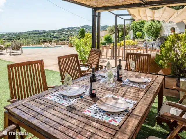 villa huren in Spanje, Costa Brava, Calonge – Mas Toi buiten dineren