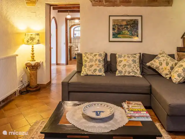 villa huren in Spanje, Costa Brava, Calonge – Mas Toi begane grond woonkamer met smart tv
